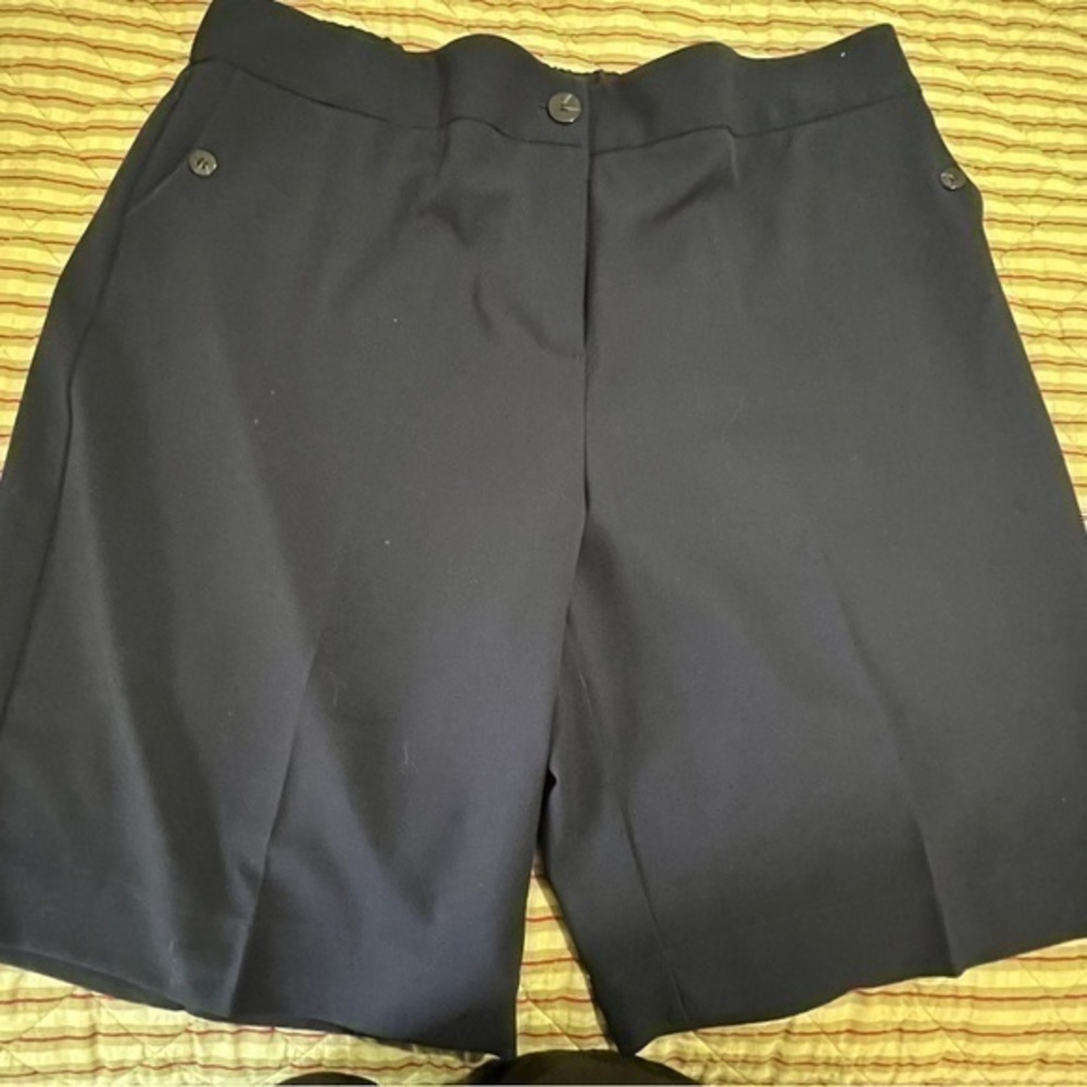 Susan Graver navy blue shorts w/back elasticized waist. XL. Preowned. Like new.
